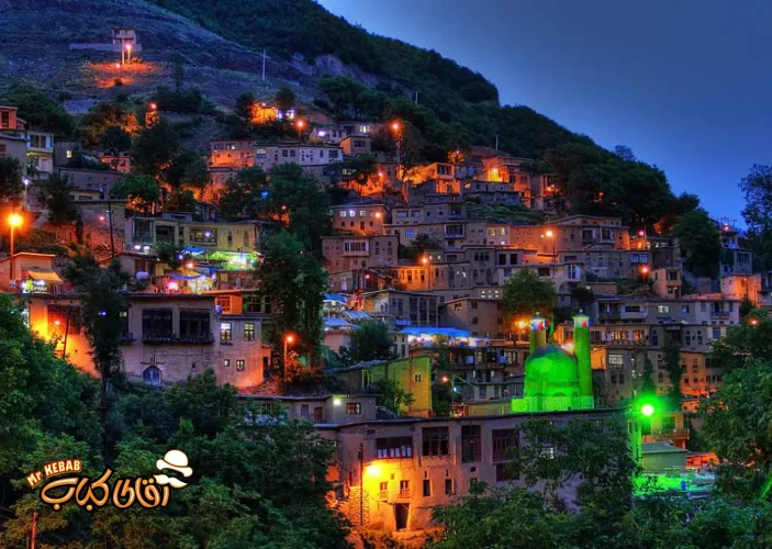معرفی ماسوله، دهکده‌‌ی پلکانی در دل کوه‌های سبز در کنار اقای کباب لاهیجان