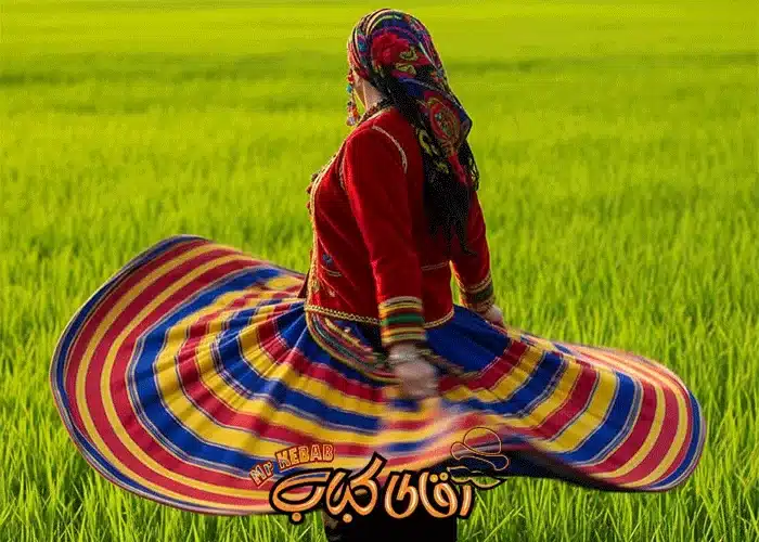 حرکت و چرخش دامن رنگارنگ لباس محلی گیلان