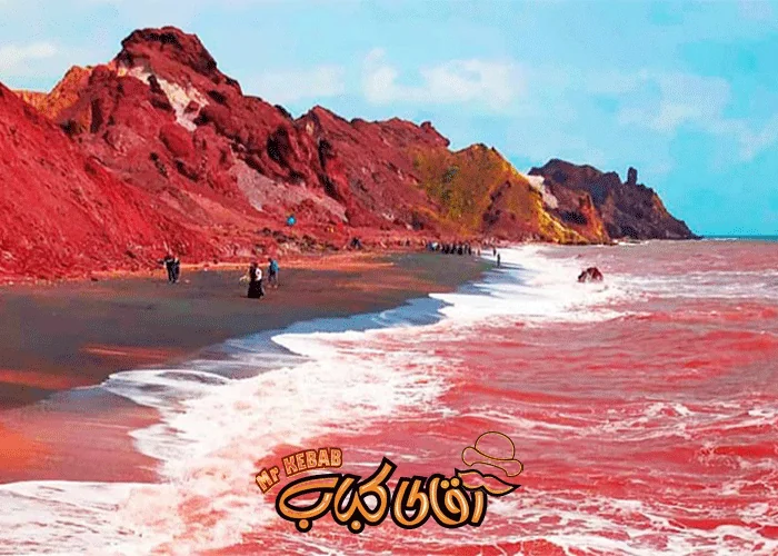 جزیره هرمز؛ خاک رنگی و ساحل نقره ‌ای